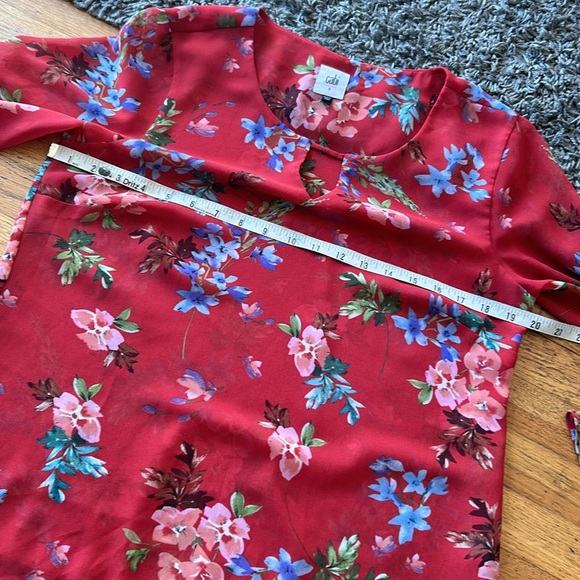 CAbi #3590 Devoted Red Floral Blouse Small Keyhole Chiffon - Picture 7 of 12